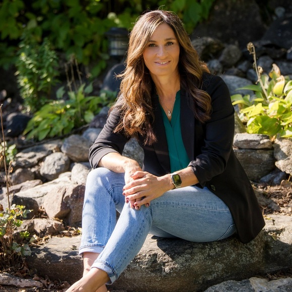 Meet your Posher, Shawna - Picture 2 of 2